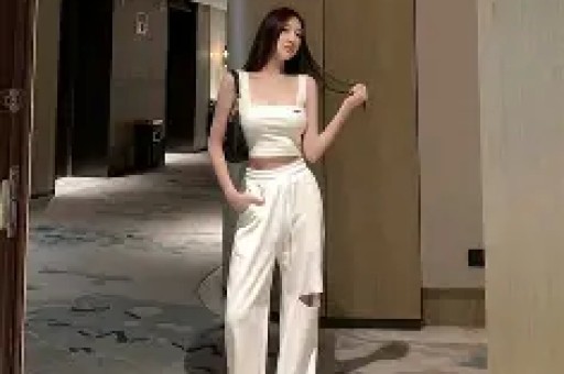 陪睡陪玩已过时！又一女星自曝潜规则当众被强吻、伸手进裤子