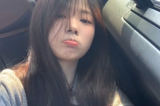 杨紫7月7日外网活动引发争议！网友批评其敏感度不足迪丽热巴受牵连