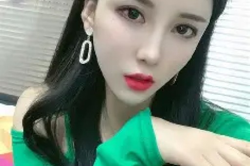 某顶流明星深夜被拍与神秘女子共进晚餐疑似新恋情曝光！