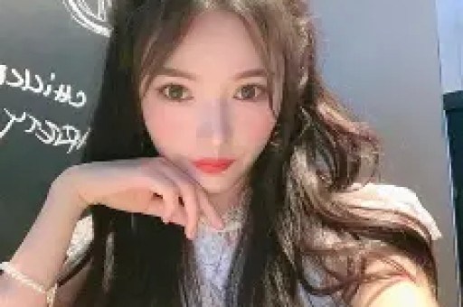 圆桌“追星”与“塌房应对”都是人格独立的里程碑