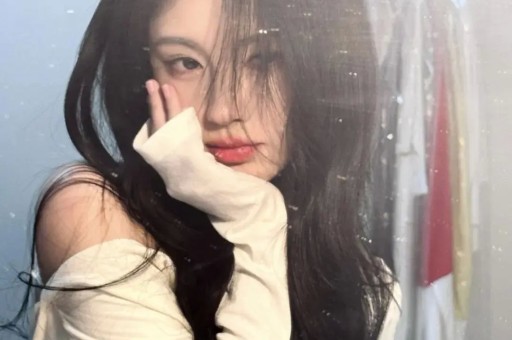 不知羞耻！女教师多次旷工出轨露骨聊天记录被扔学校千人群